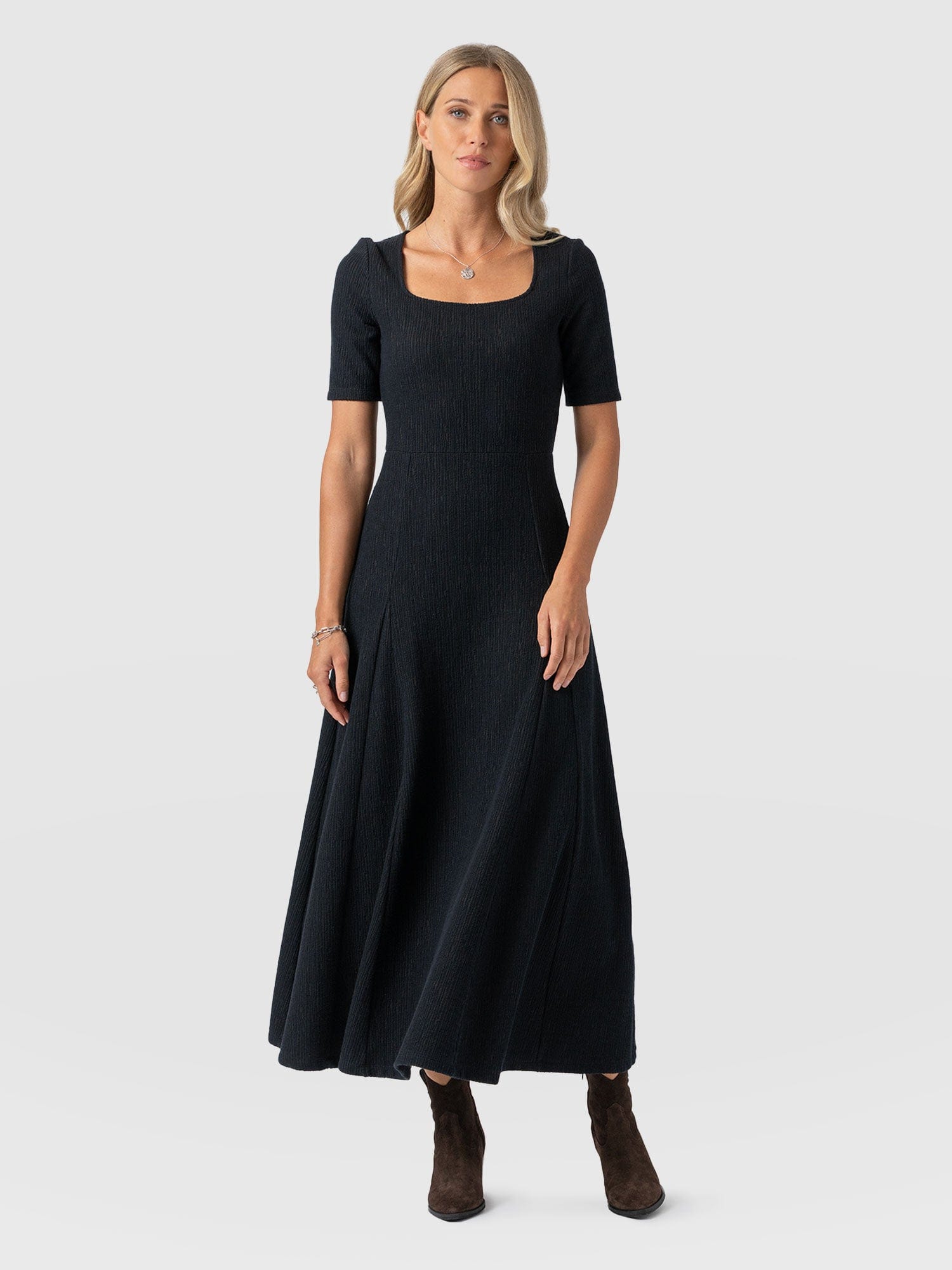Akia Short Sleeve Dress - Black Textured - Women's Dresss | Saint + Sofia® EU